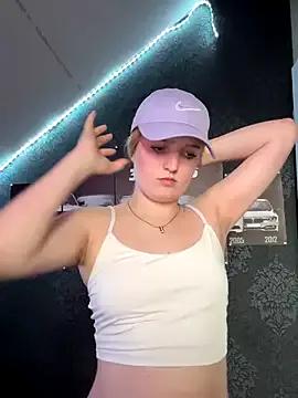 Discover our girls online shows and discover the company of countless livestreamers, with stunning shapes, sex toys and more.