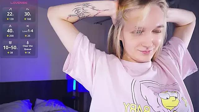 Discover our girls online shows and discover the company of countless livestreamers, with stunning shapes, sex toys and more.