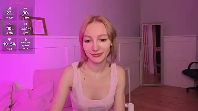 Discover our girls online shows and discover the company of countless livestreamers, with stunning shapes, sex toys and more.