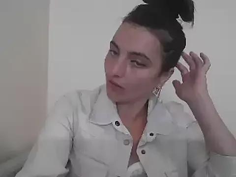 Discover our girls online shows and discover the company of countless livestreamers, with stunning shapes, sex toys and more.
