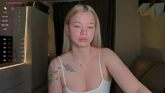 Discover our girls online shows and discover the company of countless livestreamers, with stunning shapes, sex toys and more.