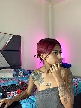 Discover our girls online shows and discover the company of countless livestreamers, with stunning shapes, sex toys and more.