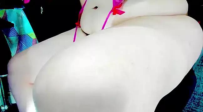 Discover our girls online shows and discover the company of countless livestreamers, with stunning shapes, sex toys and more.