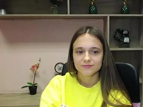 Discover our girls online shows and discover the company of countless livestreamers, with stunning shapes, sex toys and more.
