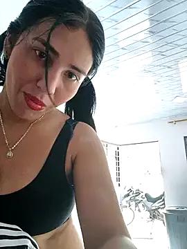 Discover our girls online shows and discover the company of countless livestreamers, with stunning shapes, sex toys and more.