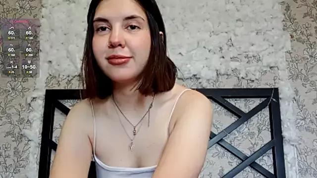 Discover our girls online shows and discover the company of countless livestreamers, with stunning shapes, sex toys and more.