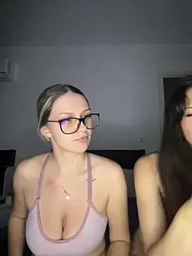 DivineDesireDuo from StripChat