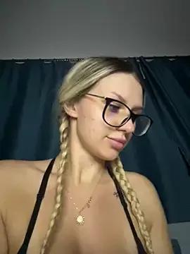 DivineDesireDuo from StripChat is Freechat