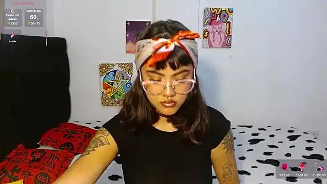 Divinejewel444 from StripChat