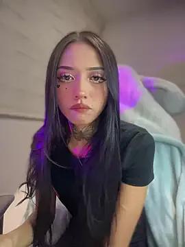 DOLL_ANDY from StripChat