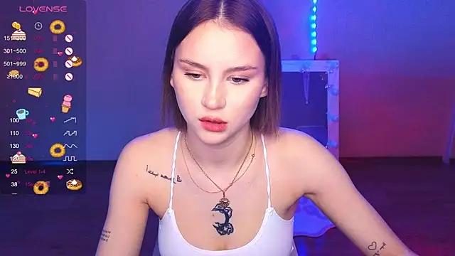 Discover our girls online shows and discover the company of countless livestreamers, with stunning shapes, sex toys and more.