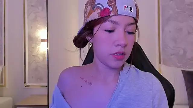 doll_eyees_ from StripChat