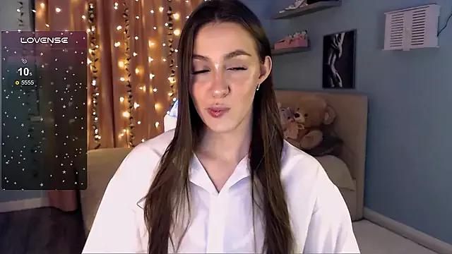Discover our girls online shows and discover the company of countless livestreamers, with stunning shapes, sex toys and more.