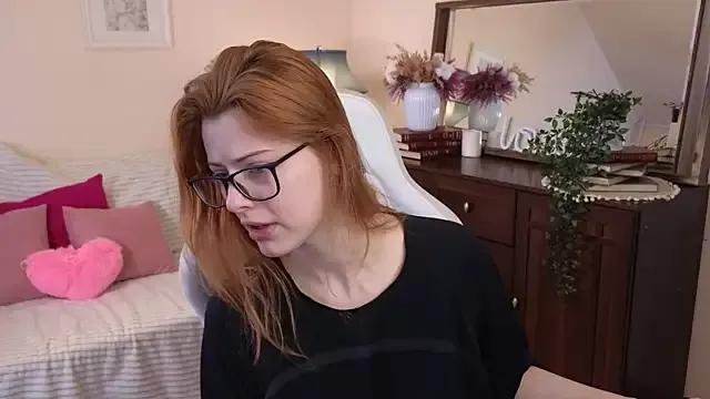 Discover our girls online shows and discover the company of countless livestreamers, with stunning shapes, sex toys and more.
