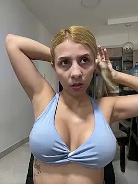 Discover our girls online shows and discover the company of countless livestreamers, with stunning shapes, sex toys and more.