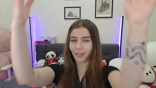 Discover our girls online shows and discover the company of countless livestreamers, with stunning shapes, sex toys and more.