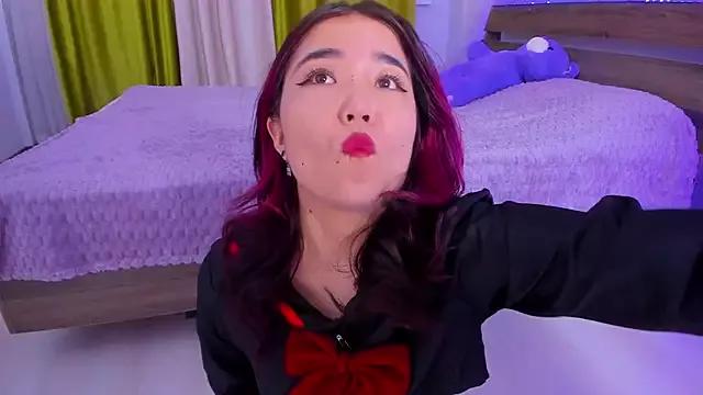 Dollyaa from StripChat