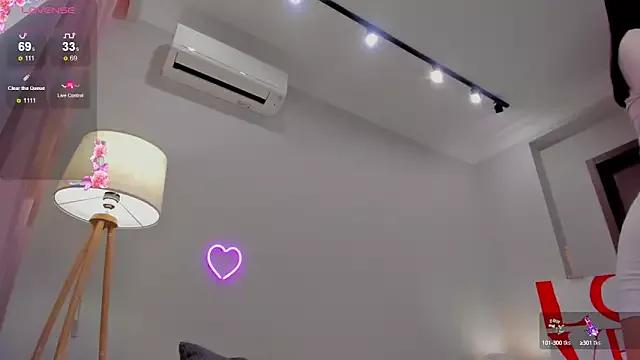Discover our girls online shows and discover the company of countless livestreamers, with stunning shapes, sex toys and more.