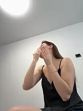 Discover our girls online shows and discover the company of countless livestreamers, with stunning shapes, sex toys and more.