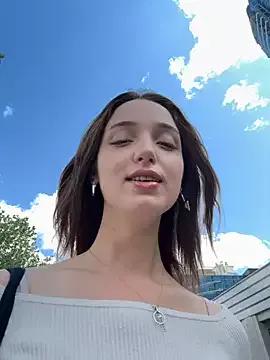 Discover our girls online shows and discover the company of countless livestreamers, with stunning shapes, sex toys and more.