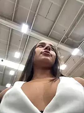 Discover our girls online shows and discover the company of countless livestreamers, with stunning shapes, sex toys and more.