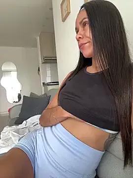 Discover our girls online shows and discover the company of countless livestreamers, with stunning shapes, sex toys and more.