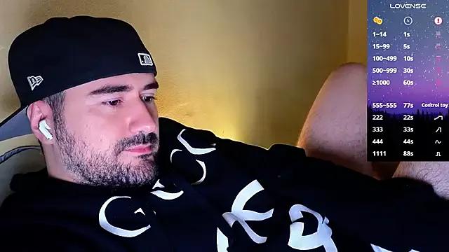 DominantTheo from StripChat is Freechat
