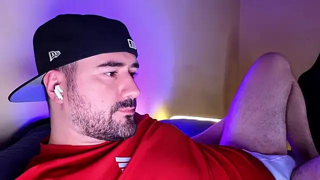 DominantTheo from StripChat is Freechat