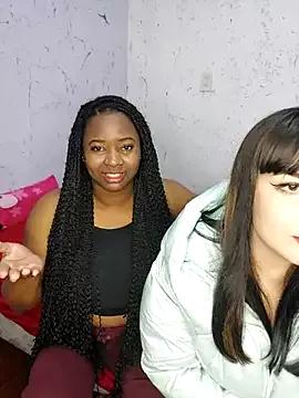 Discover our girls online shows and discover the company of countless livestreamers, with stunning shapes, sex toys and more.