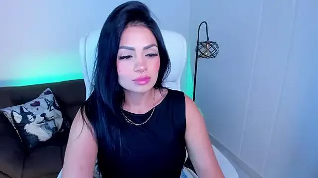 Discover our girls online shows and discover the company of countless livestreamers, with stunning shapes, sex toys and more.