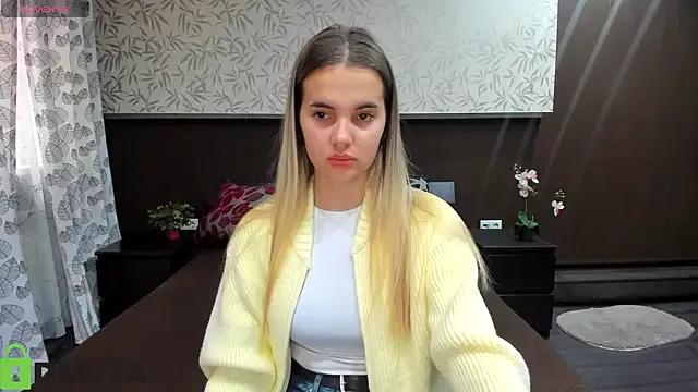 Discover our girls online shows and discover the company of countless livestreamers, with stunning shapes, sex toys and more.