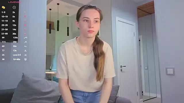 Discover our girls online shows and discover the company of countless livestreamers, with stunning shapes, sex toys and more.