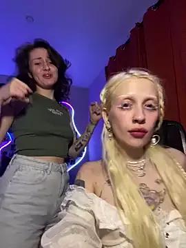 Dooubletroublee from StripChat
