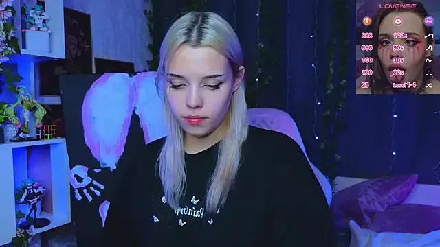 Discover our girls online shows and discover the company of countless livestreamers, with stunning shapes, sex toys and more.