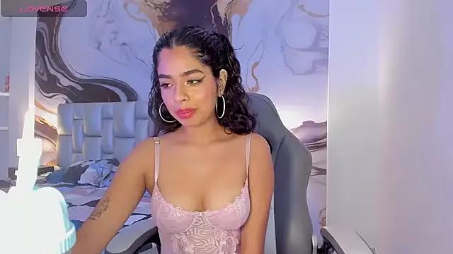 Doutzen_Banks from StripChat is Freechat
