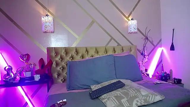 Discover our girls online shows and discover the company of countless livestreamers, with stunning shapes, sex toys and more.