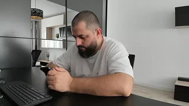 DravenPeak from StripChat is Freechat