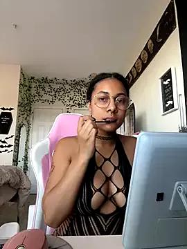 DreaLaLuna from StripChat is Freechat