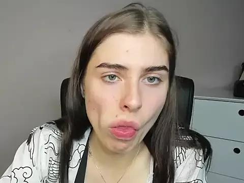 Discover our girls online shows and discover the company of countless livestreamers, with stunning shapes, sex toys and more.