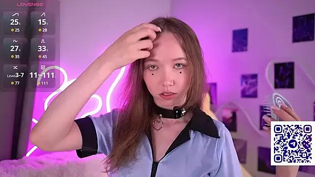 Dreamy_Polly from StripChat is Freechat