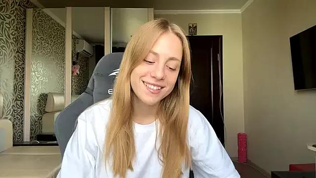 Discover our girls online shows and discover the company of countless livestreamers, with stunning shapes, sex toys and more.