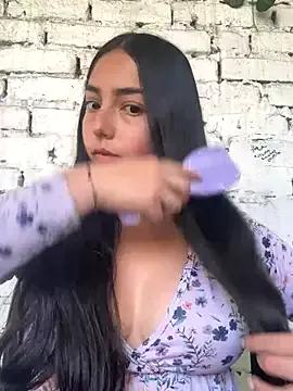 Discover our girls online shows and discover the company of countless livestreamers, with stunning shapes, sex toys and more.