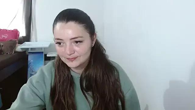 Discover our girls online shows and discover the company of countless livestreamers, with stunning shapes, sex toys and more.