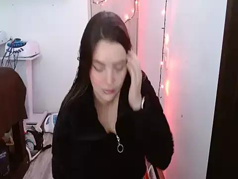 Discover our girls online shows and discover the company of countless livestreamers, with stunning shapes, sex toys and more.