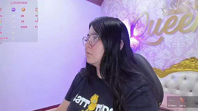 Discover our girls online shows and discover the company of countless livestreamers, with stunning shapes, sex toys and more.