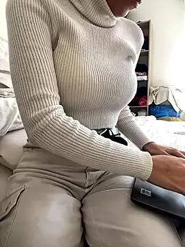 DulceMya from StripChat is Freechat