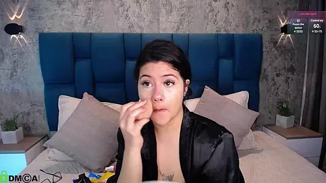 Discover our girls online shows and discover the company of countless livestreamers, with stunning shapes, sex toys and more.
