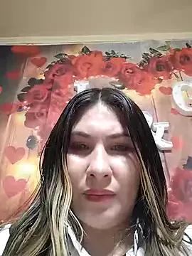 Discover our girls online shows and discover the company of countless livestreamers, with stunning shapes, sex toys and more.