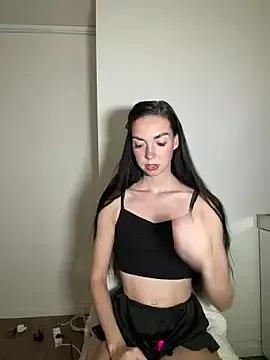 Discover our girls online shows and discover the company of countless livestreamers, with stunning shapes, sex toys and more.