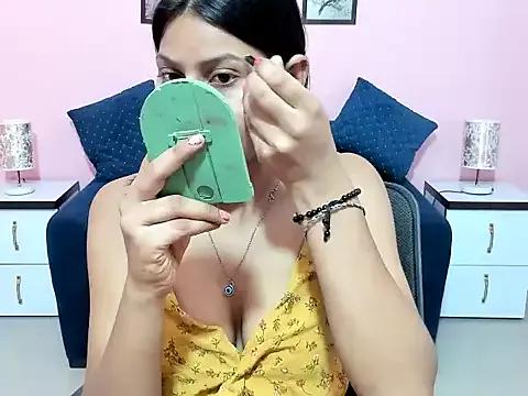 Discover our girls online shows and discover the company of countless livestreamers, with stunning shapes, sex toys and more.